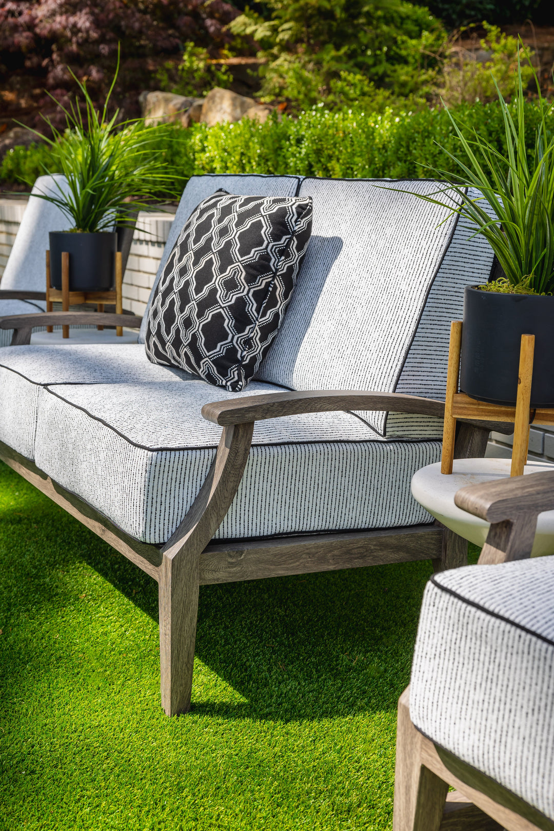 Frontier Loveseat